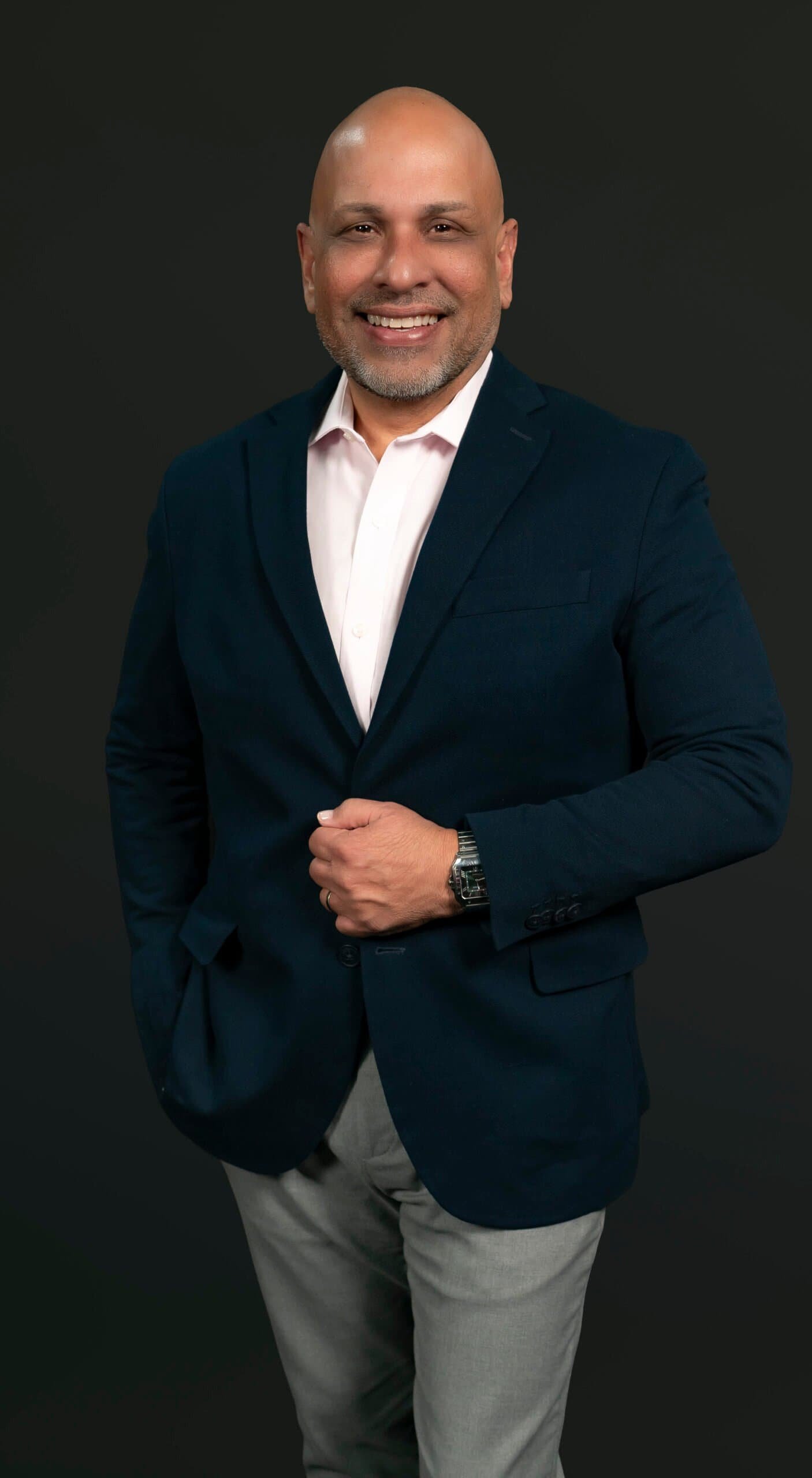 Jose Couvertie, cofundador de COVHER Consultores Inmobiliarios, experto en estrategias de inversion y bienes raices en Florida.