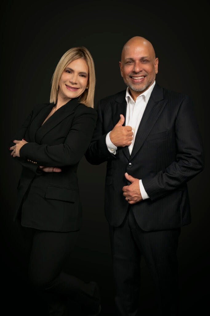Jose Couvertie y Maritza Hernández, cofundadores de COVHER Consultores Inmobiliarios en Florida.
